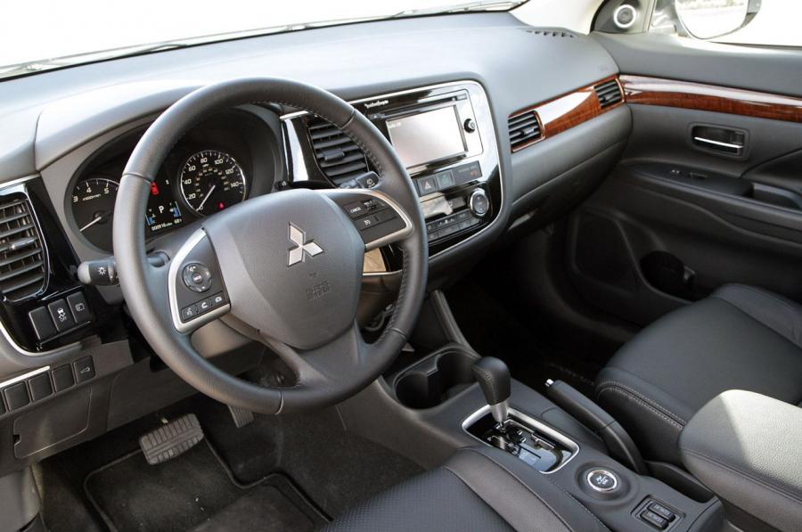  Mitsubishi Outlander 2014 года  (фото 22 из 136)